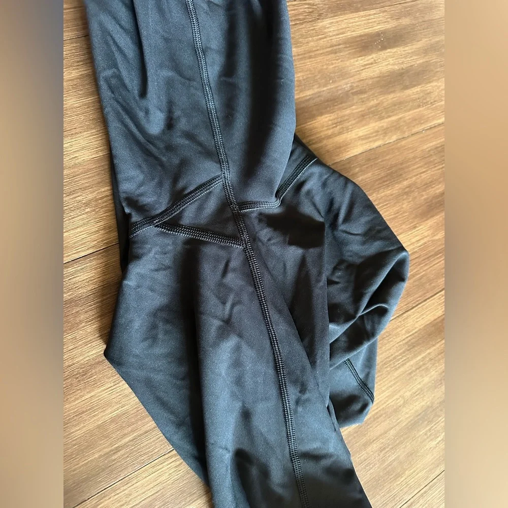 Lululemon Wunder Under High-Rise Tight 25" *Full-On Luxtreme black
W5BPAS
Size 8 - Picture 3 of 8